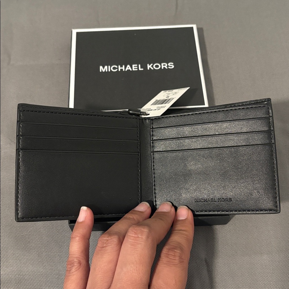 NWT Michael Kors jet Set Men’s Black Monogram Wallet - Picture 4 of 6